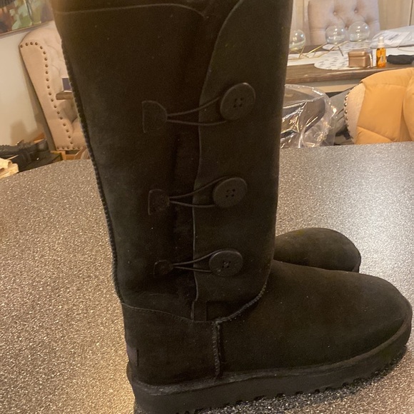 UGG Bailey Button Triplet II Boot | size 11 - Picture 5 of 10